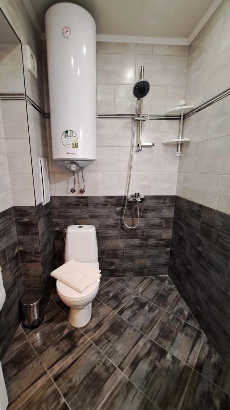 Hariton 2- Luxury Apartment Warna